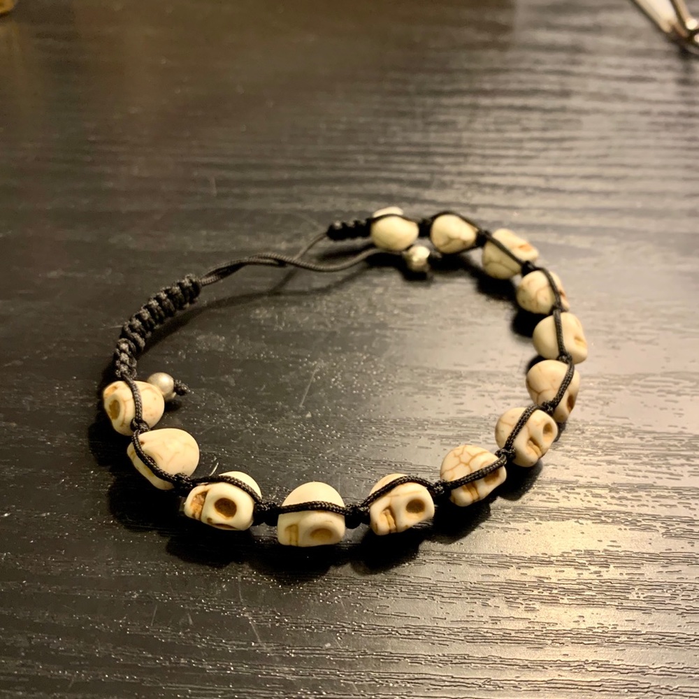 Shell Skull Bracelet - Picture 3 of 4